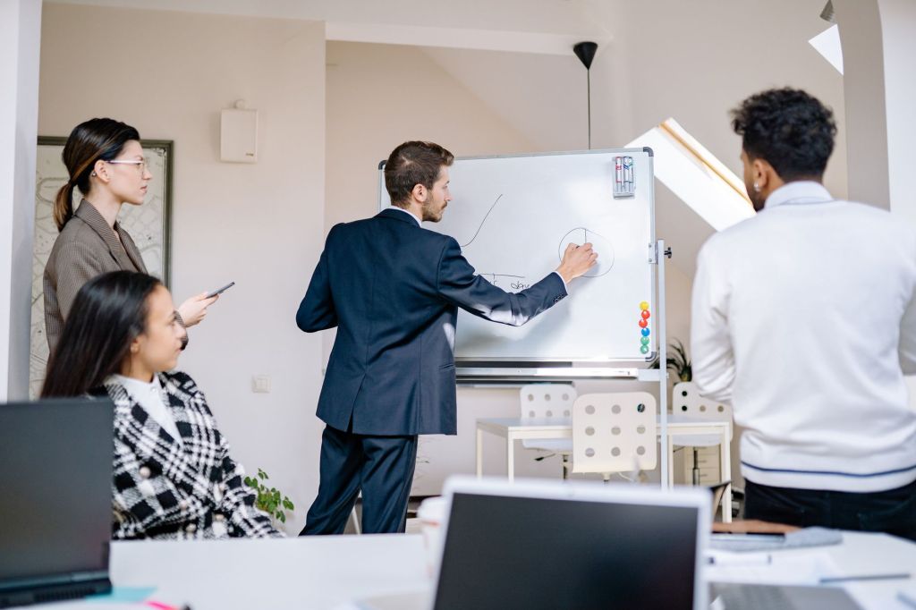 The Internal Board Meeting: Ways To Make Decisions When You Feel&nbsp;Torn
